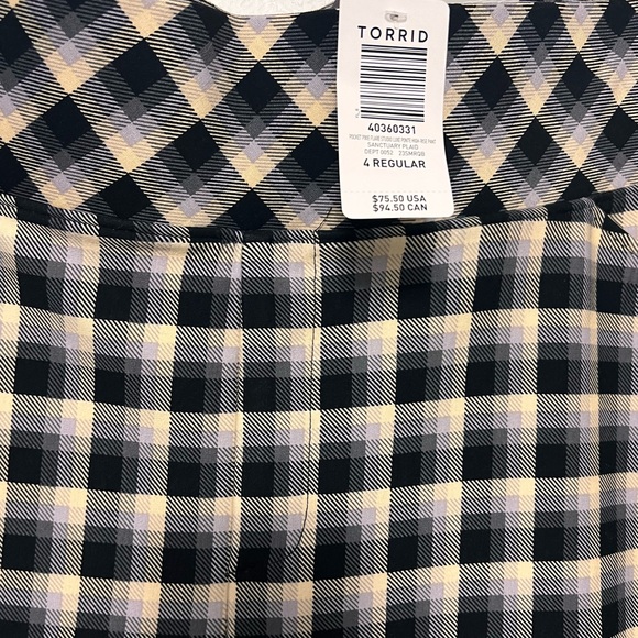 Torrid Pocket Pixie Flare Studio Lux Ponte High Rise Pants, BNWT, Size 4 - Picture 3 of 7